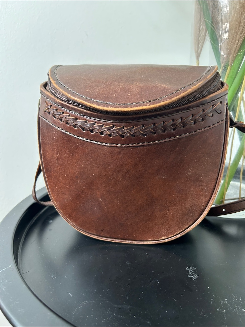 Vintage Classic Brown Leather Saddle Crossbody Bag - Unbranded